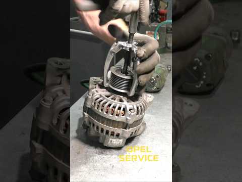 How to remove the alternator freewheel pulley using a puller #shorts