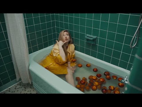 Jades Goudreault - peaches in the bathtub (Music Video)