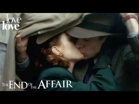 Thumbnail of the video: Sarah and Maurice Kiss In The Rain