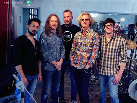 From TRANSATLANTIC to THE FLOWER KINGS: A Day In the Life of ROINE STOLT