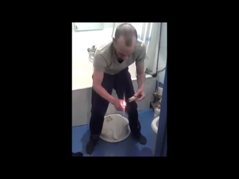 Ryzykowna zabawa z własną dupą 