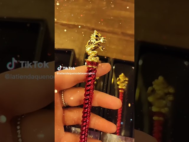 Vídeo relacionado con The Noble Collection Ravenclaw - Bolígrafo (bañado en plata)