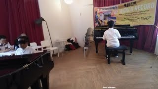 Jefri Setiawan Pecahkan Rekor Dunia Bermain Piano dengan Mata Tertutup