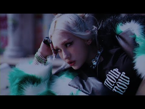 JEON SOMI (전소미) - 'XOXO' x '고래 (Dive Into You Remix) M/V