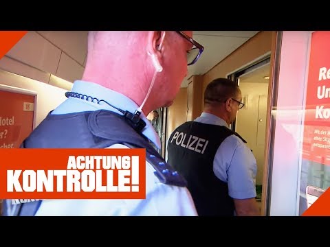 "Ich bin am Kacken!" - Mann steigt nicht aus ICE Toilette aus | Achtung Kontrolle | Kabel Eins