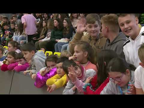 Škola ide na volejbal / Röplabdára megy az iskola