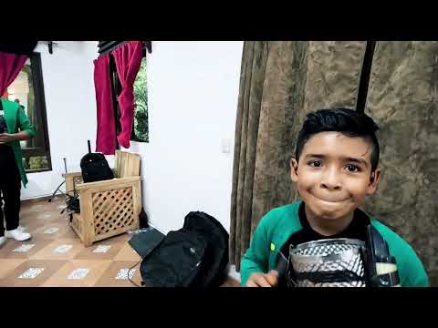 Que Bonito Bailas - Aztral Kumbia En Vivo