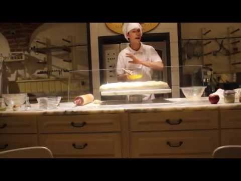 Apple Strudel Show at Cafe Residenz in Vienna's Schonbrunn Palace | SmarterTravel