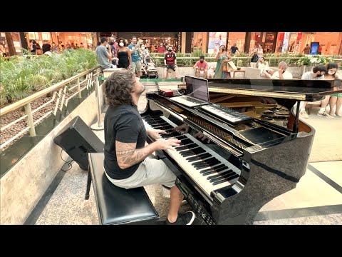 Aerosmith - I Don't Want To Miss a Thing (Piano Shopping Mall)