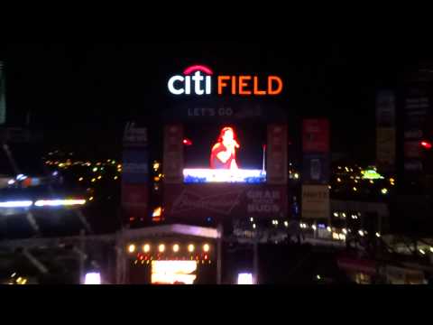 RICARDO ARJONA Y GABY MORENO CORONA QUEENS 9/30/12 JEHANNETTE
