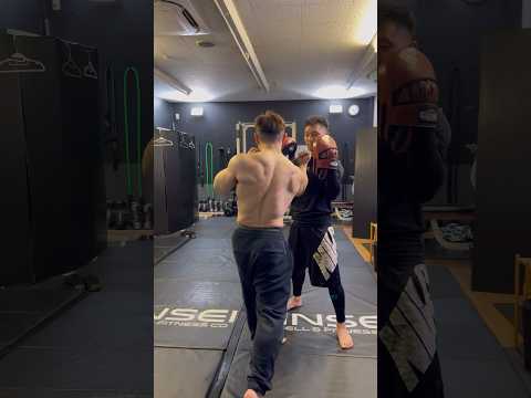 アッパーはガードの間を通せ #mma #格闘技 #キックボクシング #boxing #bodymake #筋トレ #ブレイキングダウン #空手 #喧嘩自慢  #fight #rizin #柔術