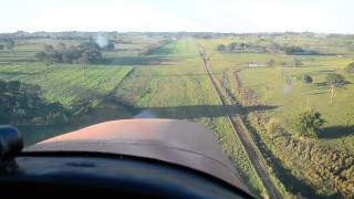 preview picture of video 'pousando Cessna 172 PT-BHB Aeroclube de Tupi Paulista'