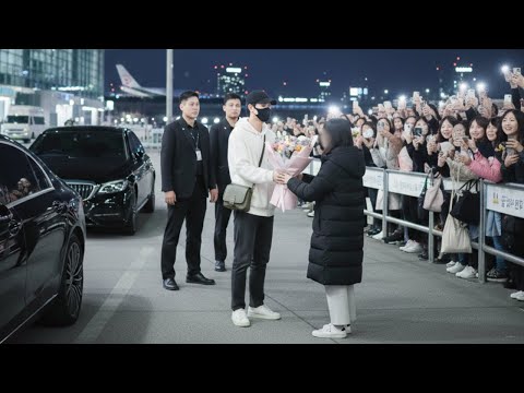 Wow, Extraordinary! JIN Amazed Millions of Fans at the Airport Today!