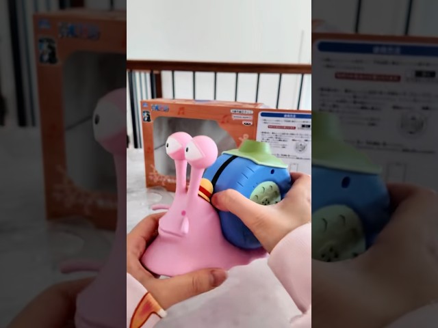 Vídeo relacionado con Plastoy - One Piece Money Box - Snail Phone: Den Den Mushi