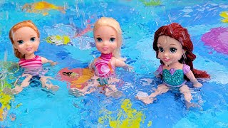 Splash pad ! Elsa &amp; Anna toddlers - surprise - water fun - games