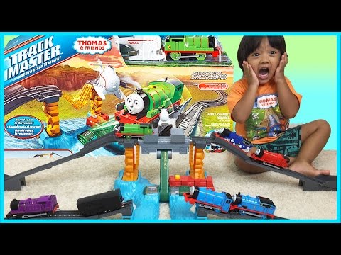 THOMAS AND FRIENDS TRACKMASTER  Harnold's High Flying Rescue Set Video