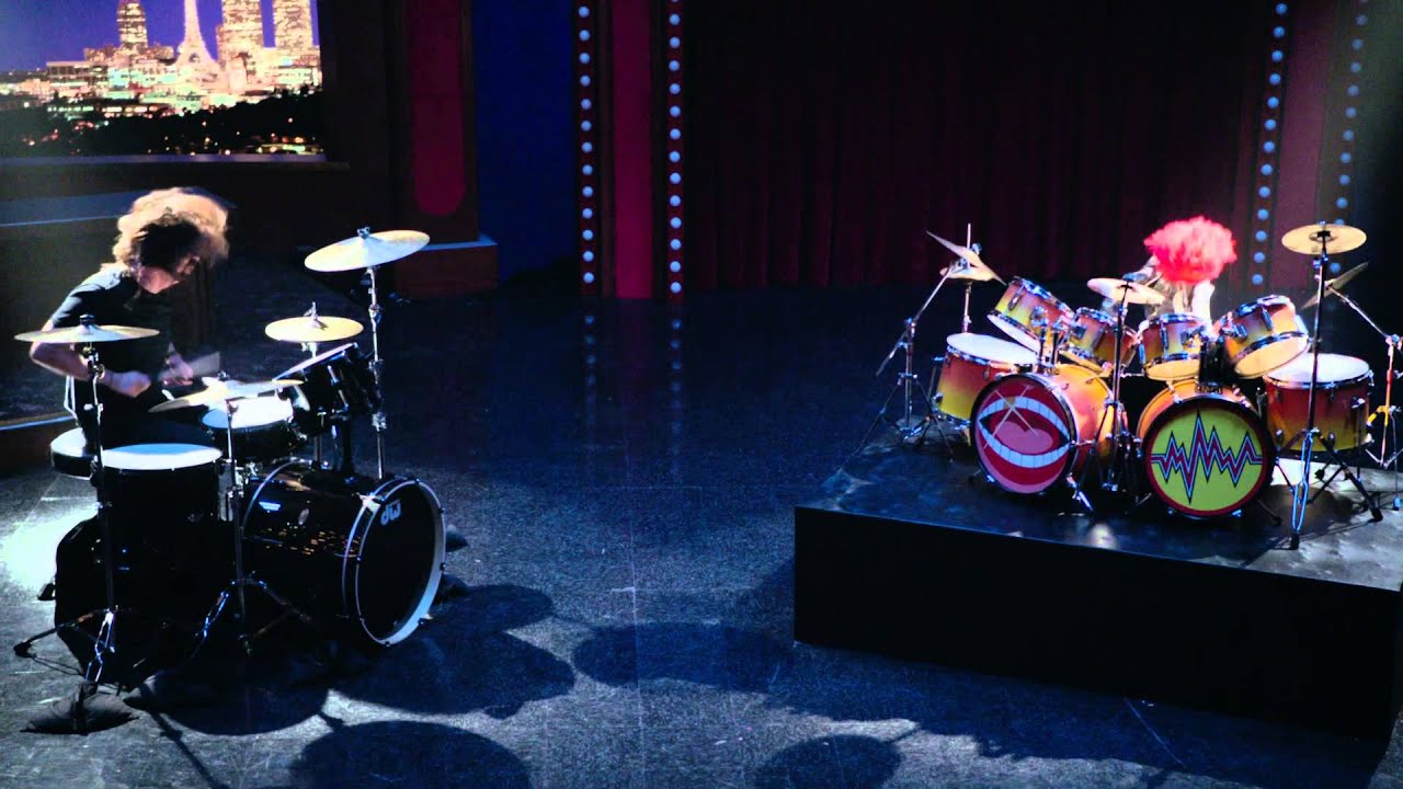 Dave Grohl and Animal Drum Battle - The Muppets - YouTube