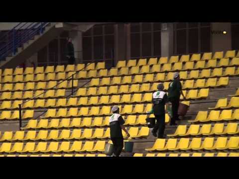 Fezes de pombos se acumulam em arquibancada do Poliesportivo