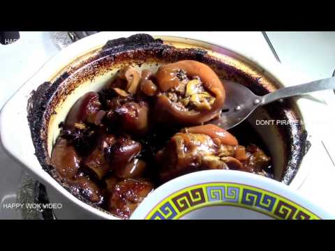 Pork  Trotters  in Clay Pot Cooking