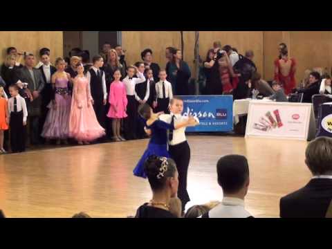 Latvian Standart champioship 2011 Harijs Vīksna - Vendija Belousova 1.8fin Quickstep.wmv