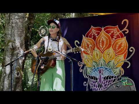 Lindsay Lou | 2019-07-20 | Easy