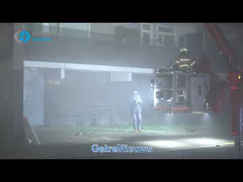 Vier mensen zwaargewond uit lift gehaald na forse brand