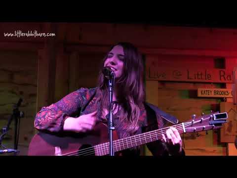 Daisy Chute & Heard Lion Eyes