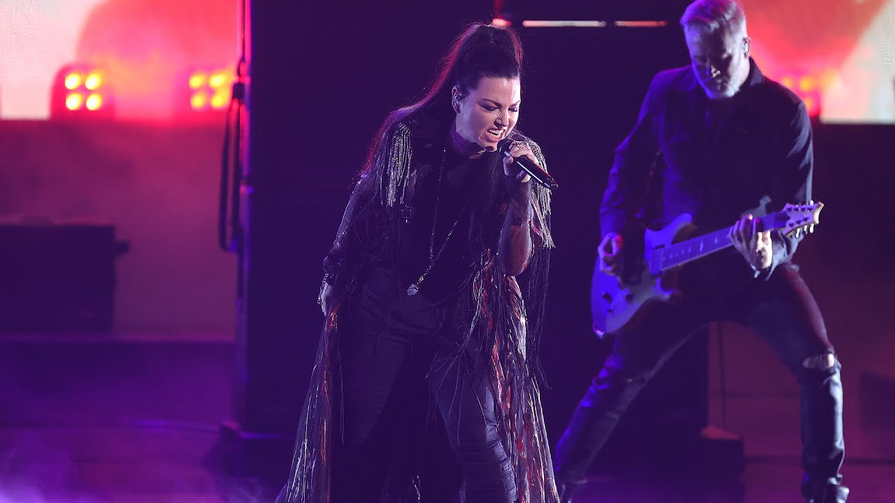 Evanescence performs 