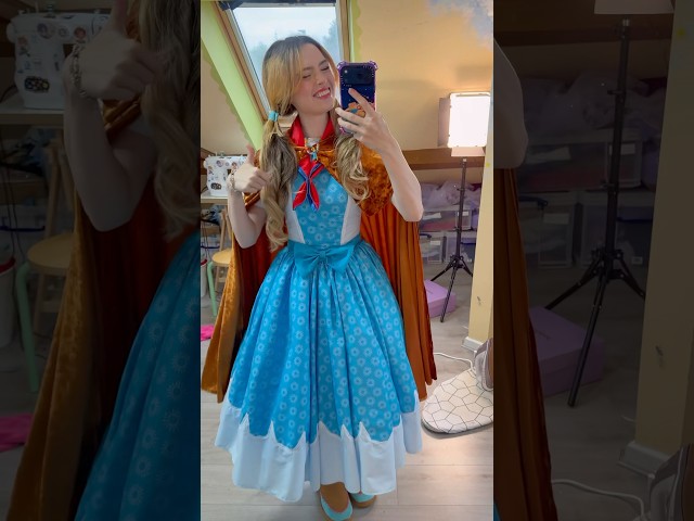 Vídeo relacionado con Yulefly Holly Wheeler Disfraz Strange Holly Azul Vestido Marrón Capa Capucha Disfraz Carnaval Halloween 150