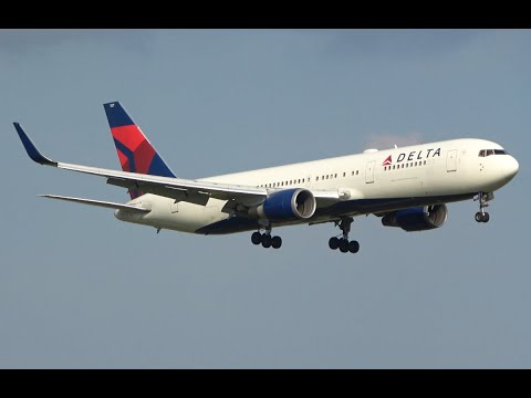 Delta 767-300 landing, DTW