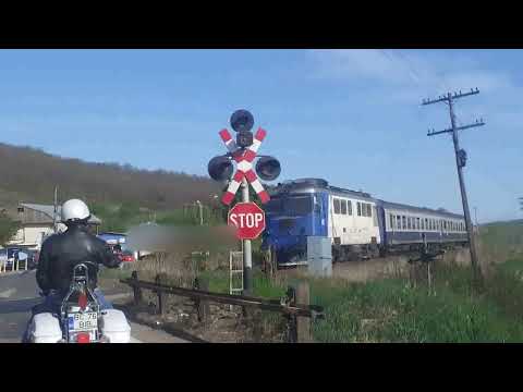 Trenul R 5467 Bacau - Piatra Neamt, in apropiere de Buhusi (06.05.2022)