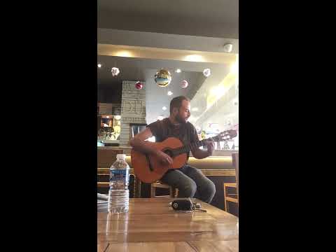 La fille aux boucles brunes