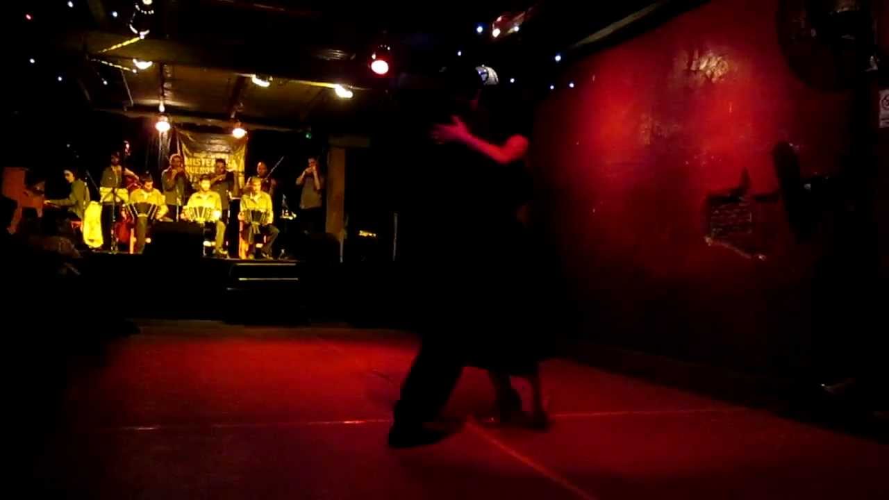 LALY VICTORIA Y LEANDRO HAEDER - EXHIBICION DE TANGO - MILONGA MISTERIOSA BUENOS AIRES