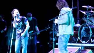 Pearl Jam &amp; Chris Cornell - Hunger Strike (live)
