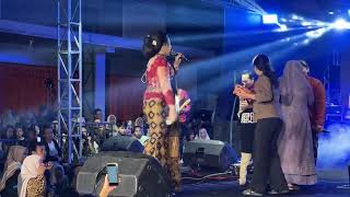 Download lagu JAUH KO PERGI - NIKEN SALINDRI - CAMPURSARI MAYANGKARA mp3 Download lagu JAUH KO PERGI - NIKEN SALINDRI - CAMPURSARI MAYANGKARA mp3