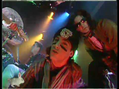 Video thumbnail for Besimla Aduma - בשמלה אדומה