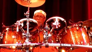 Billy Cobham Drum Solo Into Spectrum, from the "Spectrum 40" tour, Front Row HD, Great Audio