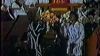 Dionne and Dee Dee Warwick Sing at New Hope Baptist Church Newark New Jersey