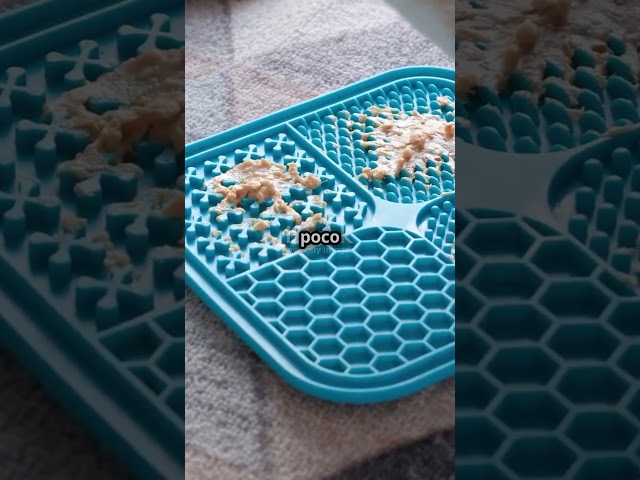 Vídeo relacionado con Azyh 2 Alfombrillas para Lamer Perros y Gatos con Ventosas 20X20cm, Alimentador Lento para Aliviar la Ansiedad, Juguetes, Tapete de Alimentación para Mantequilla, Yogur, Maní