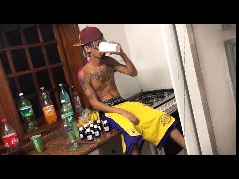 Young Mascka- Ela Quer Tomar Meu Lean (Clipzada)
