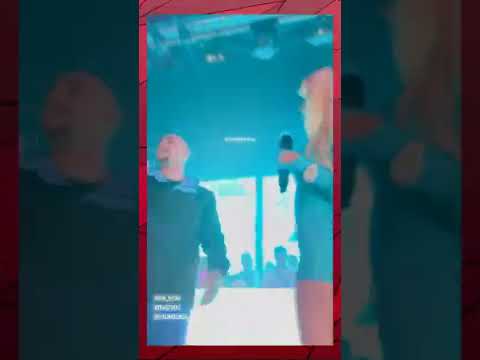 E papritur: Don Xhoni dhe Era Istrefi shkëmbejnë puthje në skenë - 2022 #shorts #tiktok