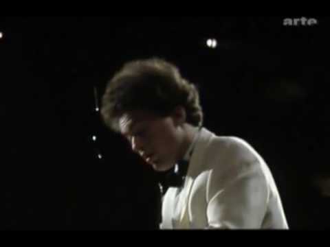 Mussorgsky: Pictures at an Exhibition, "Promenade" (Evgeny Kissin)