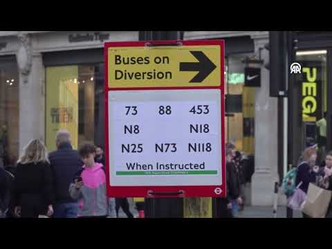 Londra’nın ünlü alışveriş caddesi Oxford Street yayalara açıldı.