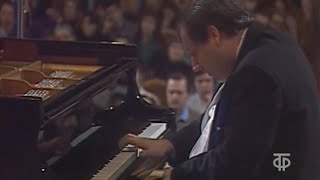 Grigory Sokolov plays Bach Toccata in E minor, BWV 914 - video 1990
