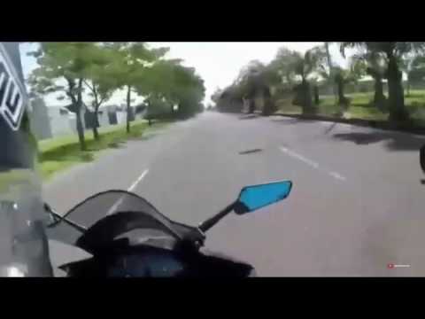 Crash yamaha r25 dan Honda Cbr 250rr