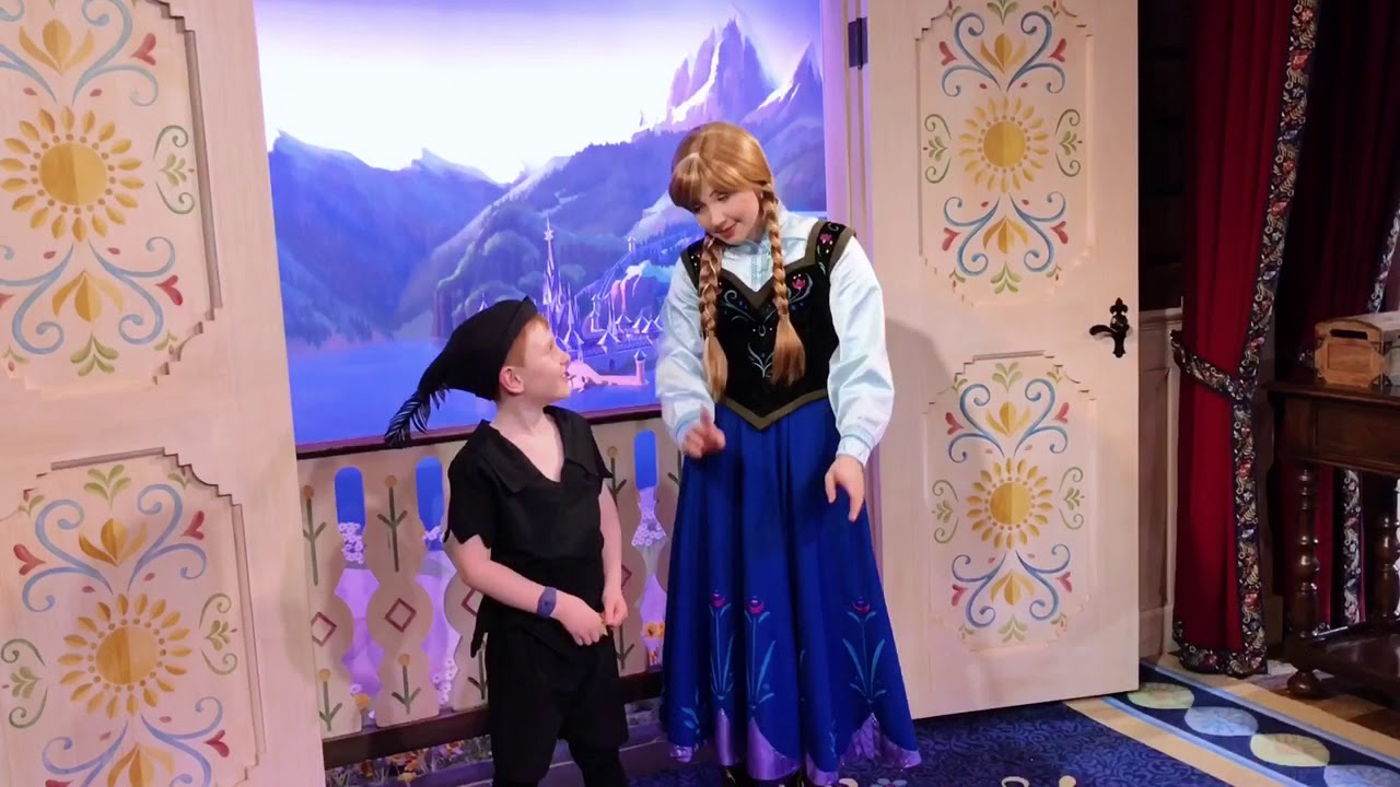 Little Peter Pan’s magical evening with Anna and Elsa!! ⭐️🍃🌷❄️