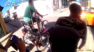 preview picture of video 'Paseo en bicitaxi por el centro de Holguin (Cuba)'