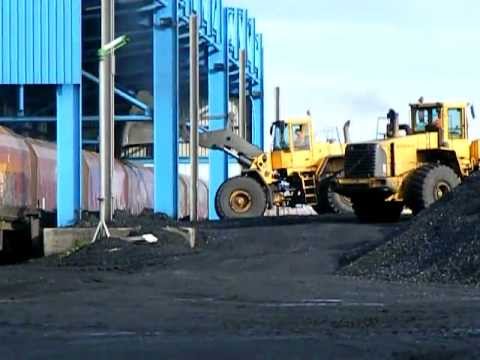 (4) Coal train loading at Battleship Wharf, Blyth.avi