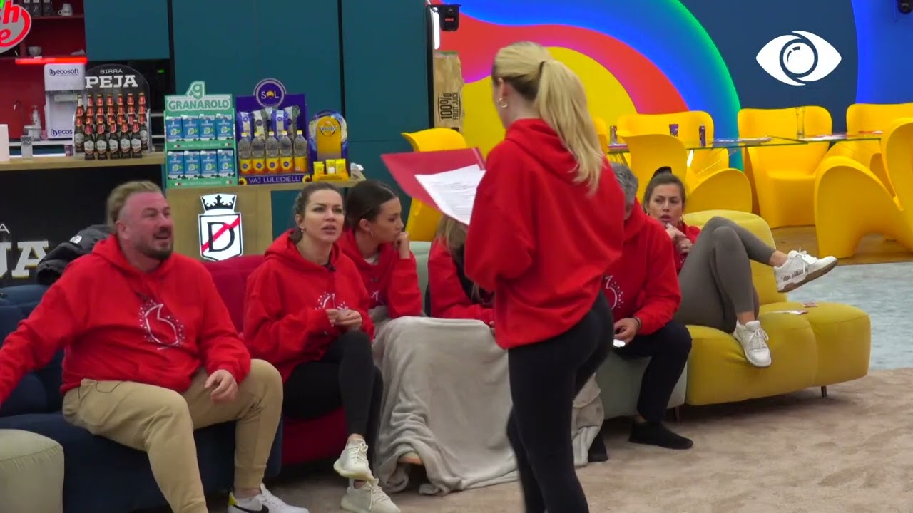 Loja me Hartë nga Vodafone/ Banorët përgjigjen me anë të stickers