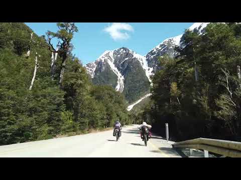 Sendero laguna Los Quetros hacia el cruce a Puerto Cisnes. Carretera Austral, región de Aysén. 